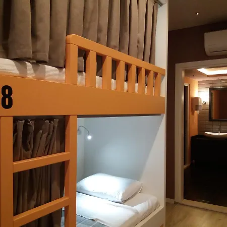 Sakura Hostel *